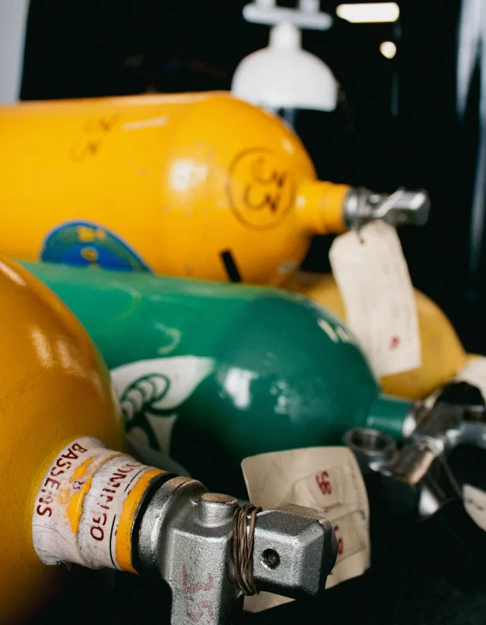 Bouteilles de plongée au magasin Spot plongée